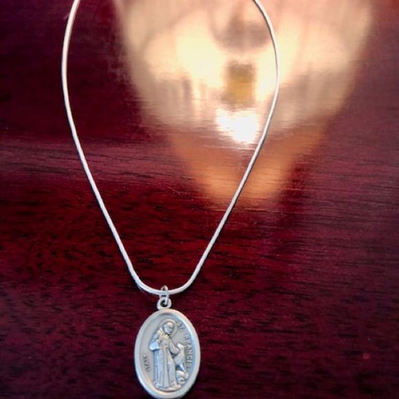 ST FRANCIS NECKLACE &CARDS SAVES PETS IN HIGH KILL S… - Picture 4 of 9